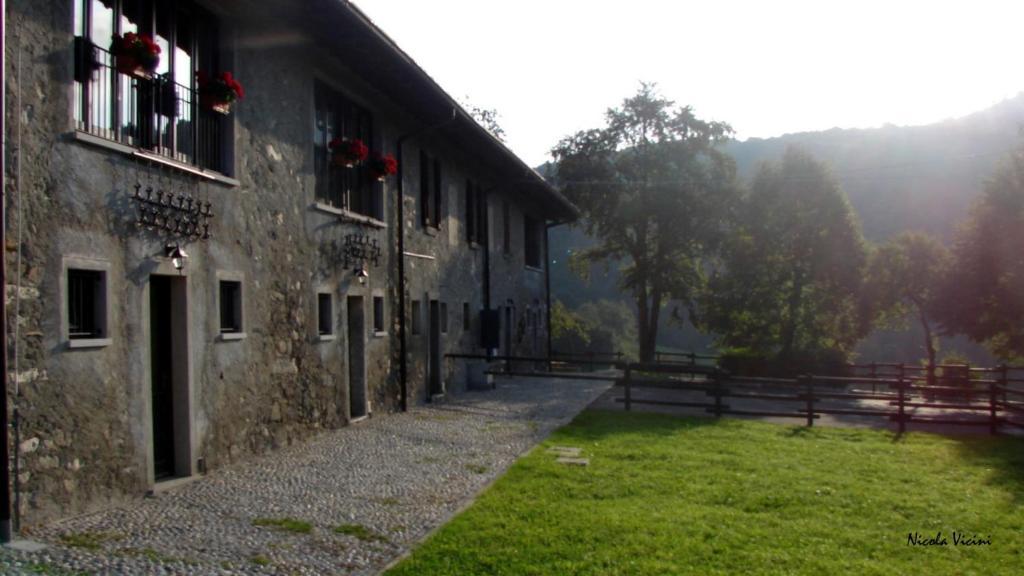 Rifugio Alpetto Di Torno Hostel Sormano Bagian luar foto
