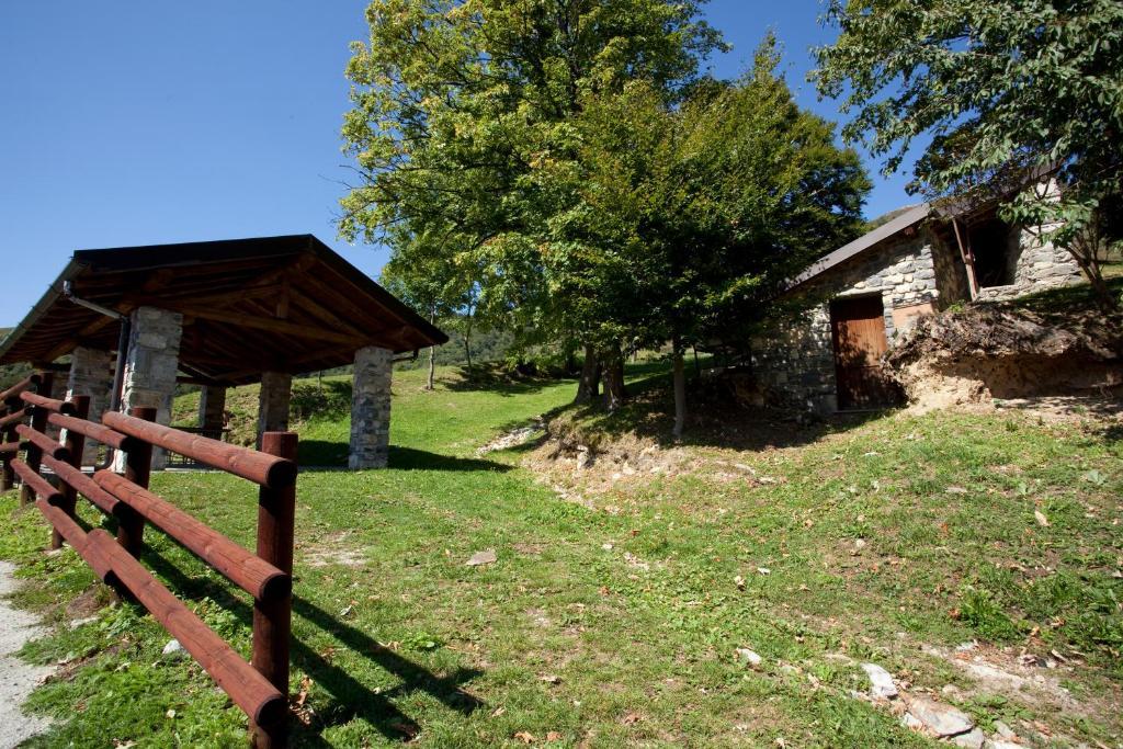 Rifugio Alpetto Di Torno Hostel Sormano Bagian luar foto
