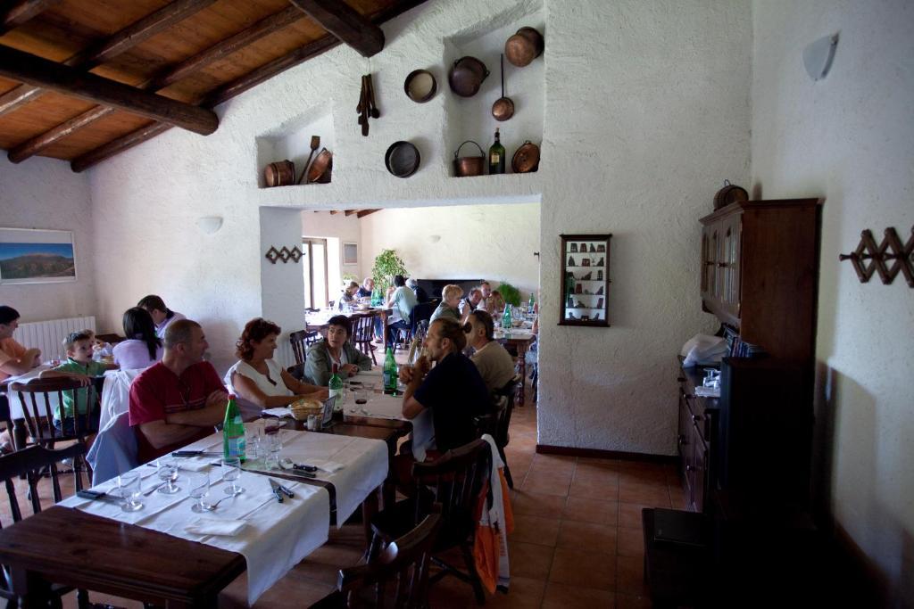 Rifugio Alpetto Di Torno Hostel Sormano Bagian luar foto