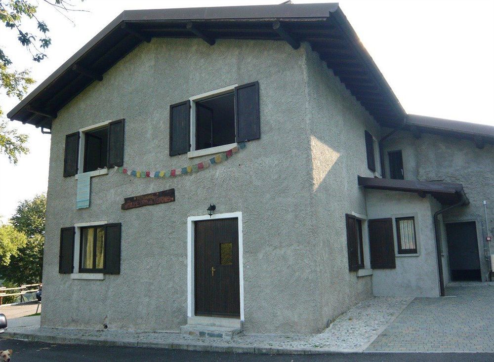 Rifugio Alpetto Di Torno Hostel Sormano Bagian luar foto